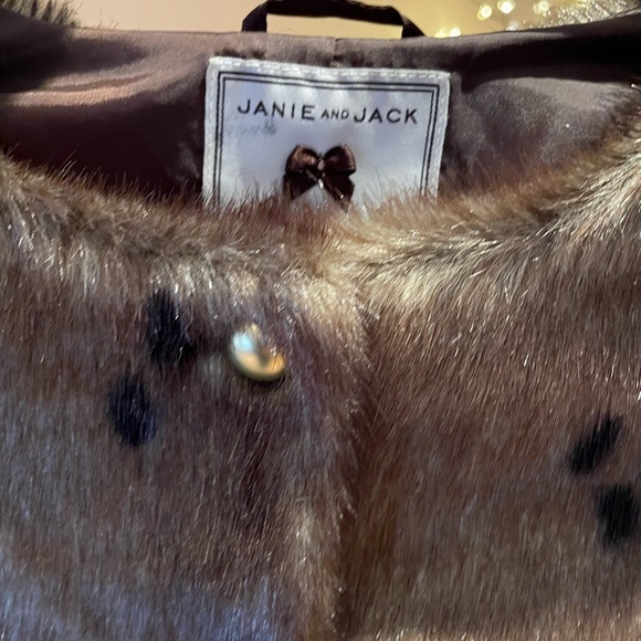 SOLD!!! Beautiful Janie and Jack fur coat. Size 7-8 - Picture 3 of 4
